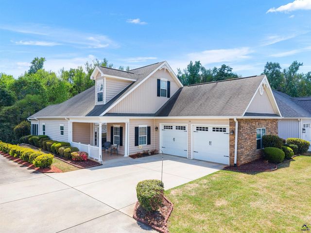 154 Fairway Oaks Drive, Perry, GA 31069