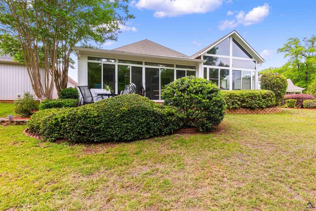 154 Fairway Oaks Drive, Perry, GA 31069