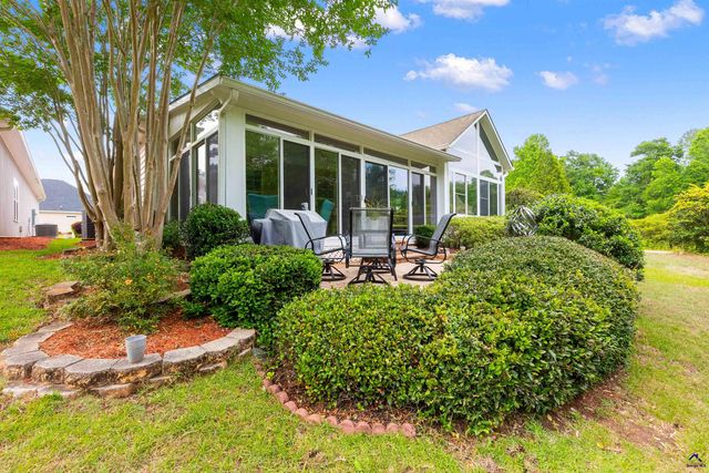 154 Fairway Oaks Drive, Perry, GA 31069