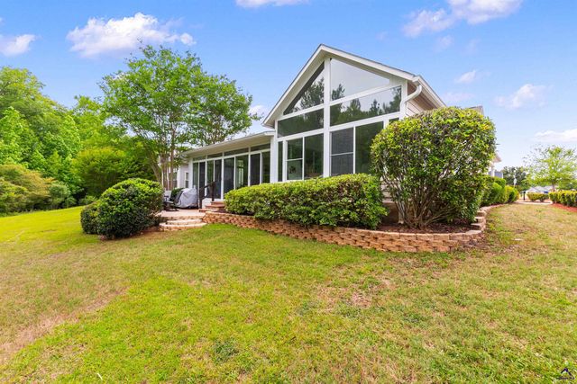 154 Fairway Oaks Drive, Perry, GA 31069