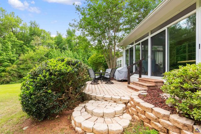 154 Fairway Oaks Drive, Perry, GA 31069
