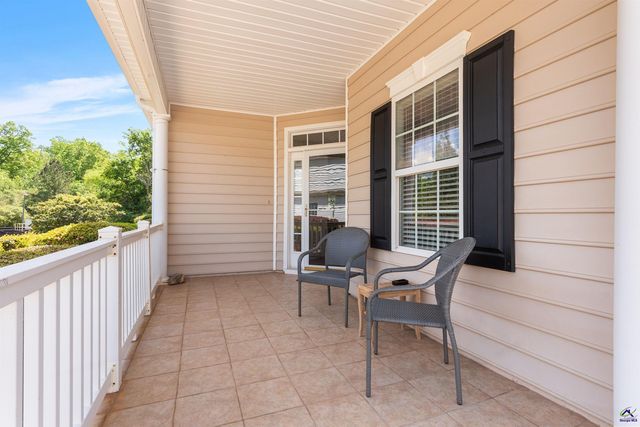 154 Fairway Oaks Drive, Perry, GA 31069