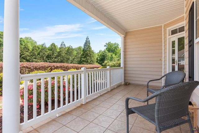 154 Fairway Oaks Drive, Perry, GA 31069