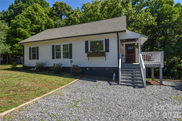 345 W Lowrance Avenue, Mooresville, NC 28115