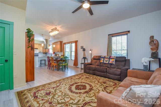 345 W Lowrance Avenue, Mooresville, NC 28115