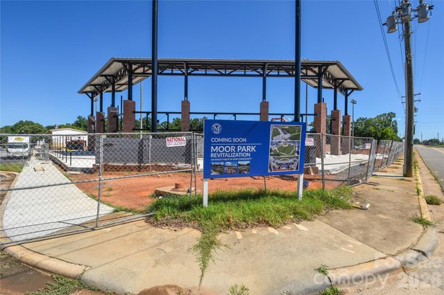 345 W Lowrance Avenue, Mooresville, NC 28115