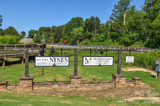 345 W Lowrance Avenue, Mooresville, NC 28115