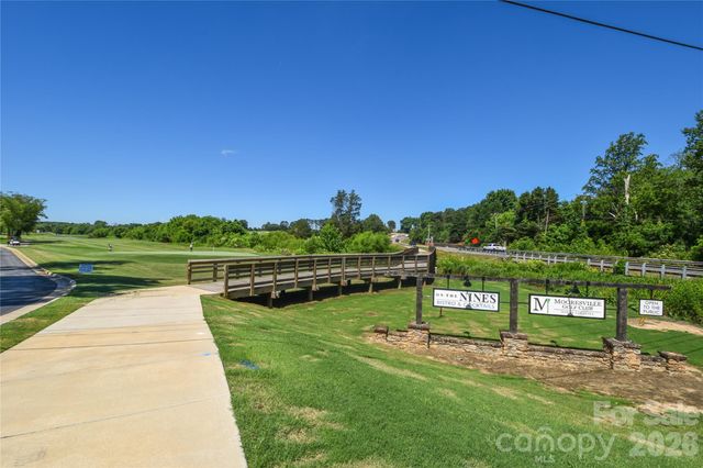 345 W Lowrance Avenue, Mooresville, NC 28115
