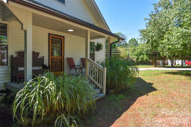 345 W Lowrance Avenue, Mooresville, NC 28115