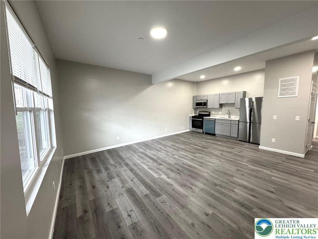 801 West Broad Street, Bethlehem City, PA 18018