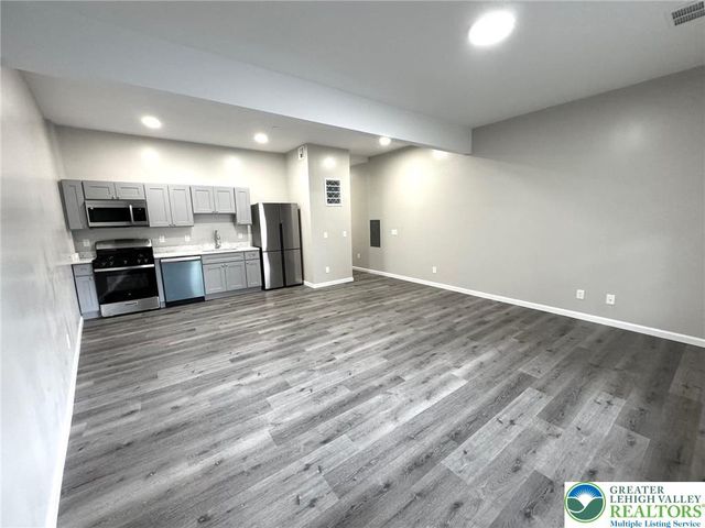 801 West Broad Street, Bethlehem City, PA 18018
