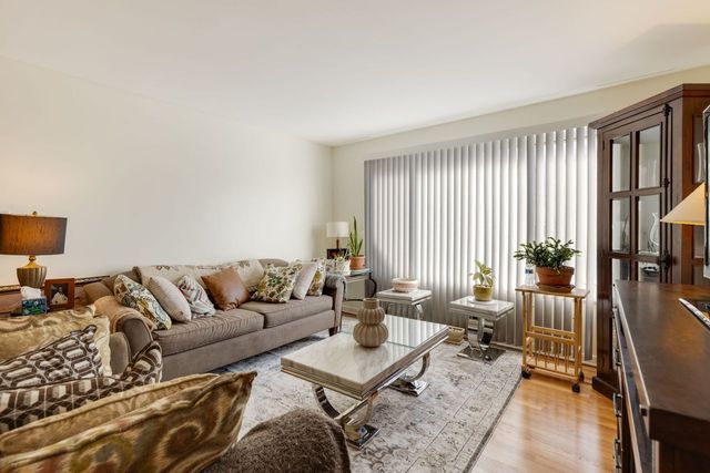 135 Ridge Avenue 1W, Evanston, IL 60202