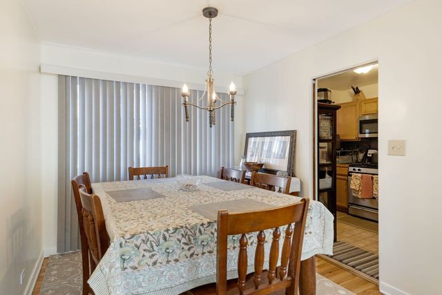 135 Ridge Avenue 1W, Evanston, IL 60202