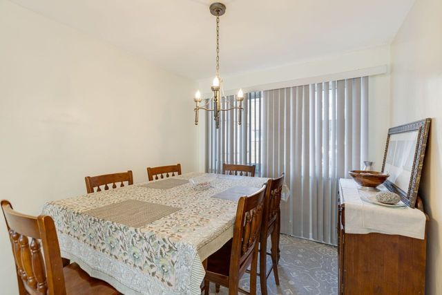 135 Ridge Avenue 1W, Evanston, IL 60202
