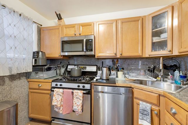 135 Ridge Avenue 1W, Evanston, IL 60202