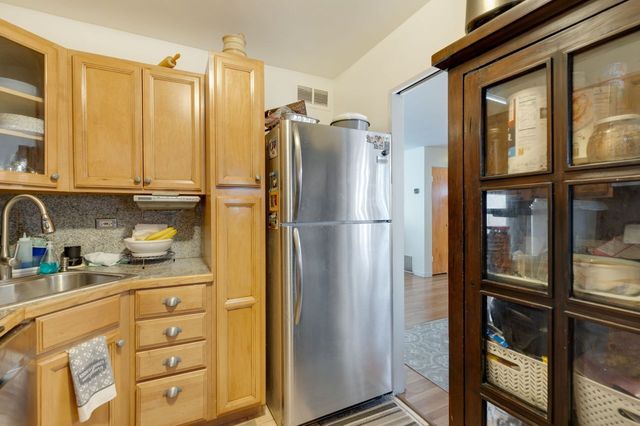 135 Ridge Avenue 1W, Evanston, IL 60202