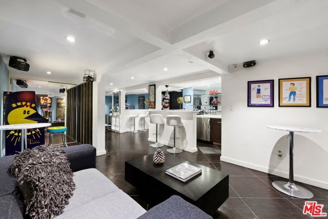 6141 Warner Drive, Los Angeles, CA 90048