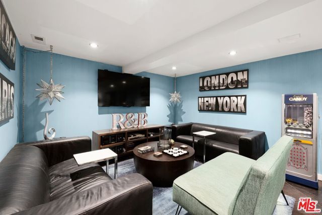 6141 Warner Drive, Los Angeles, CA 90048