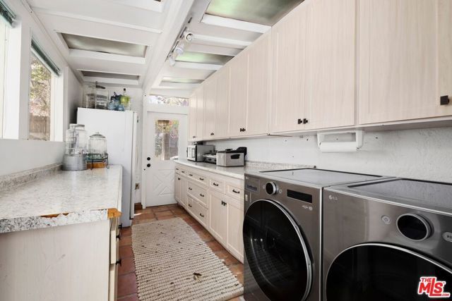 6141 Warner Drive, Los Angeles, CA 90048