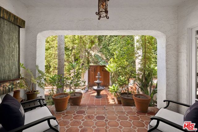 6141 Warner Drive, Los Angeles, CA 90048