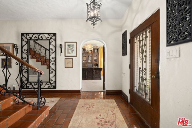 6141 Warner Drive, Los Angeles, CA 90048