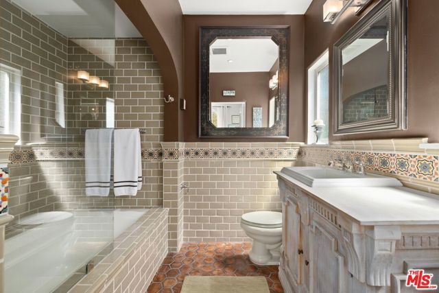6141 Warner Drive, Los Angeles, CA 90048