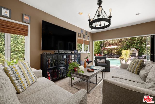 6141 Warner Drive, Los Angeles, CA 90048
