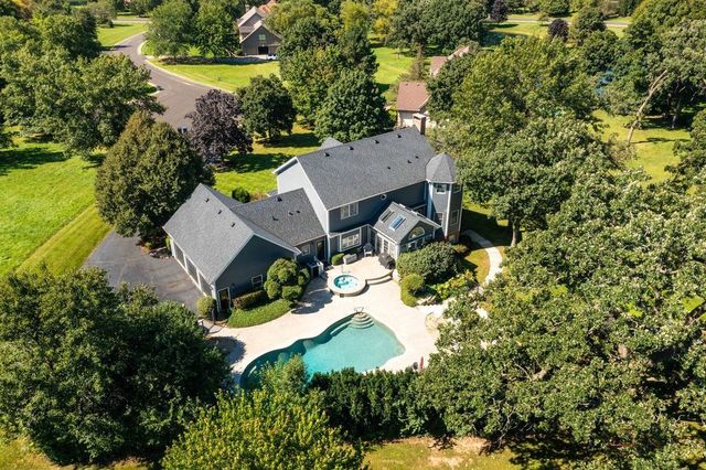 2904 Fox Knoll Court, Johnsburg, IL 60051