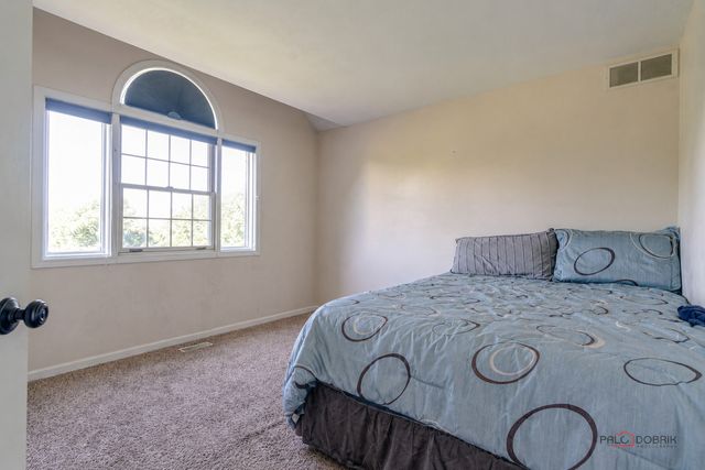 2904 Fox Knoll Court, Johnsburg, IL 60051