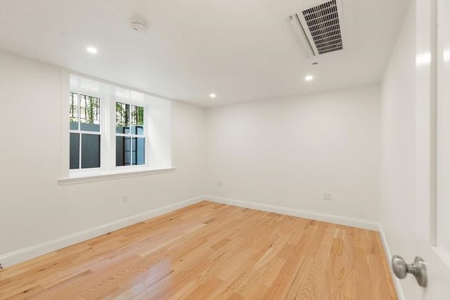 48 Mt Vernon St 1, Arlington, MA 02476