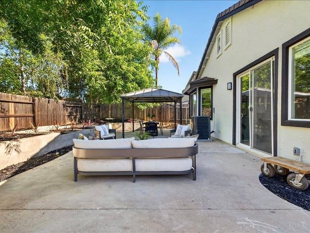 1528 Latherton Way, Folsom, CA 95630