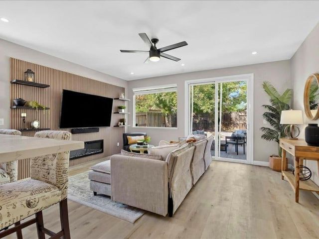 1528 Latherton Way, Folsom, CA 95630