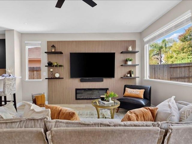1528 Latherton Way, Folsom, CA 95630