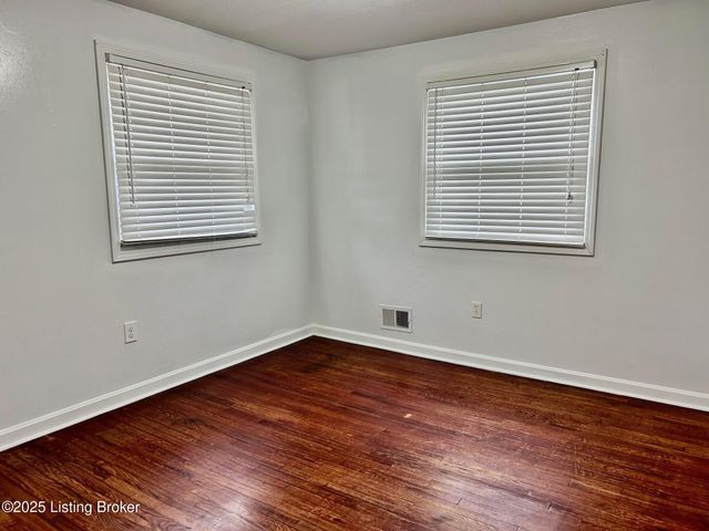 8106 Indigo Dr, Louisville, KY 40258