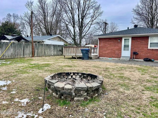 8106 Indigo Dr, Louisville, KY 40258