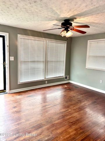 8106 Indigo Dr, Louisville, KY 40258