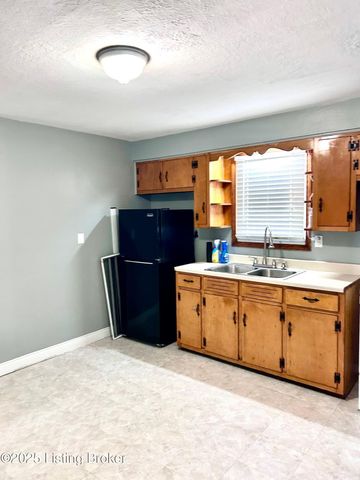 8106 Indigo Dr, Louisville, KY 40258