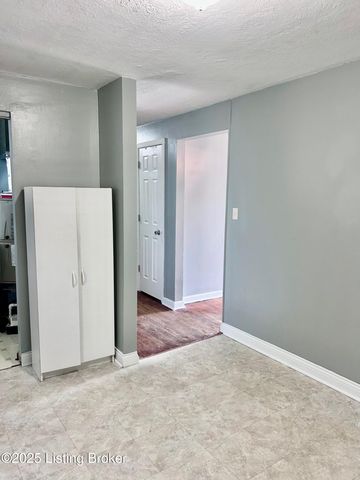 8106 Indigo Dr, Louisville, KY 40258