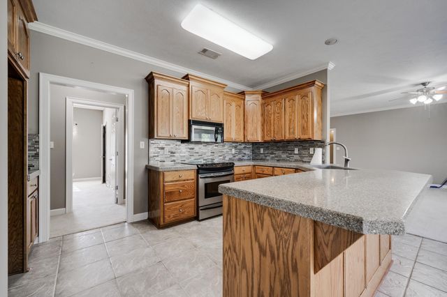 1320 Crosspoint, Conway, AR 72034