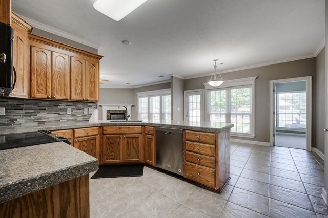 1320 Crosspoint, Conway, AR 72034