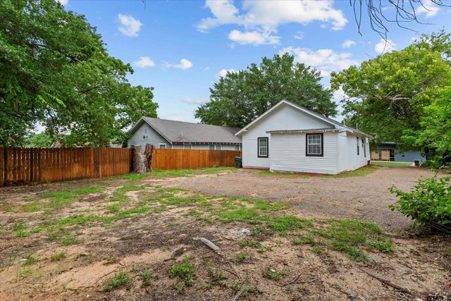 1004 E Erwin St., Tyler, TX 75702
