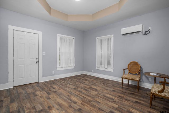 1004 E Erwin St., Tyler, TX 75702
