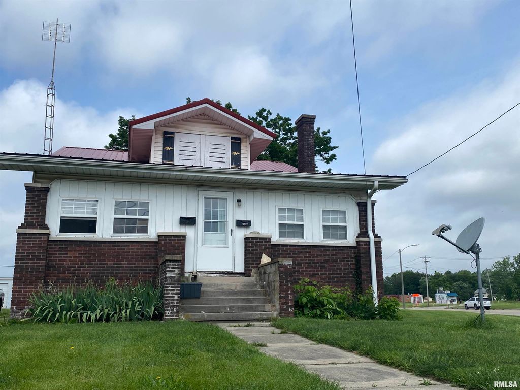 Image 1 of property listing at 240 N JAMES Avenue, Centralia, IL 62801