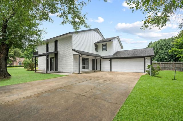 9645 Twin Shores Drive, Willis, TX 77318