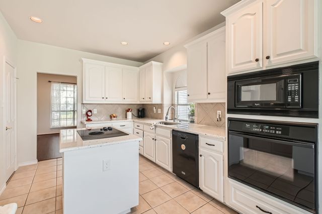 8633 Shadow Trace Drive, Fort Worth, TX 76244