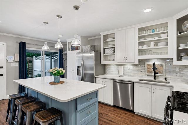 14932 Manor Lake Drive, Chesterfield, MO 63017