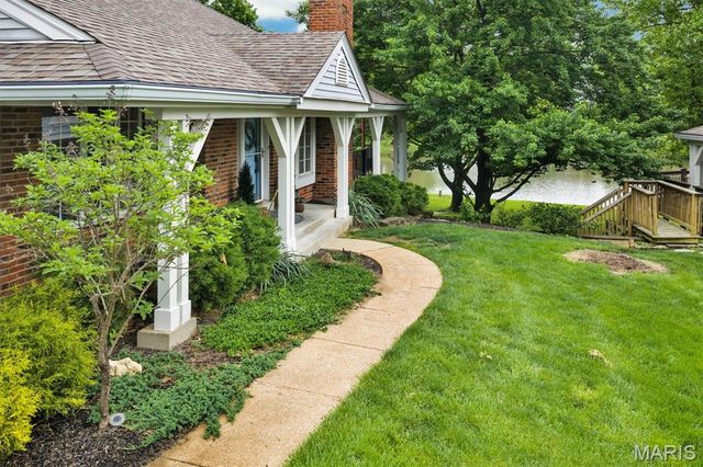 14932 Manor Lake Drive, Chesterfield, MO 63017