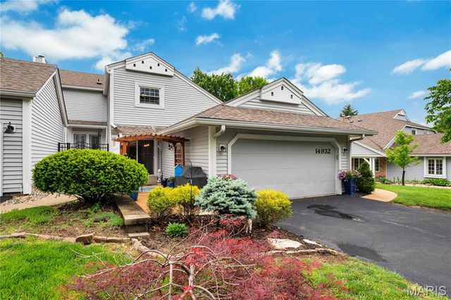 14932 Manor Lake Drive, Chesterfield, MO 63017