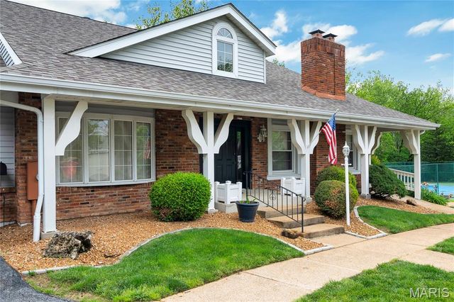 14932 Manor Lake Drive, Chesterfield, MO 63017