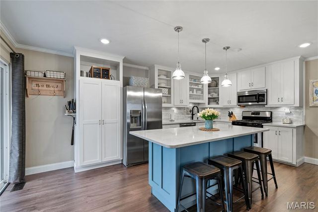 14932 Manor Lake Drive, Chesterfield, MO 63017